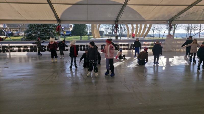 Škola klizanja u sklopu manifestacije „Dani Božića i adventske radosti“